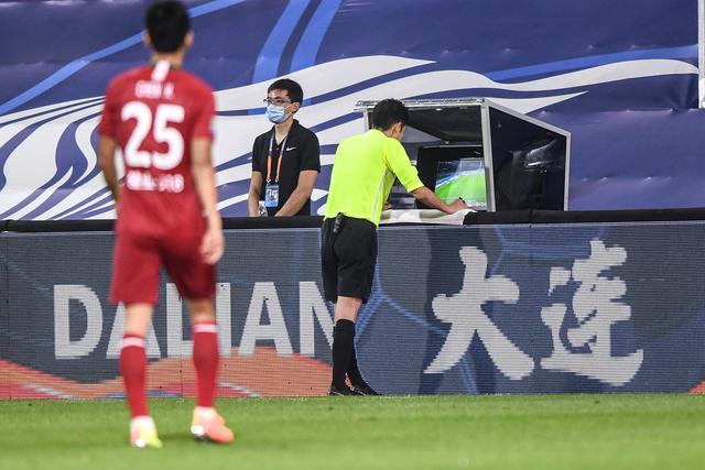 中国男篮传奇球星王治郅入选国际篮联名人堂