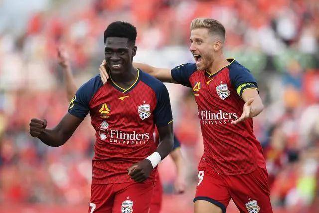 利拉德41分雄鹿逆转胜快船 森林里险胜开拓者